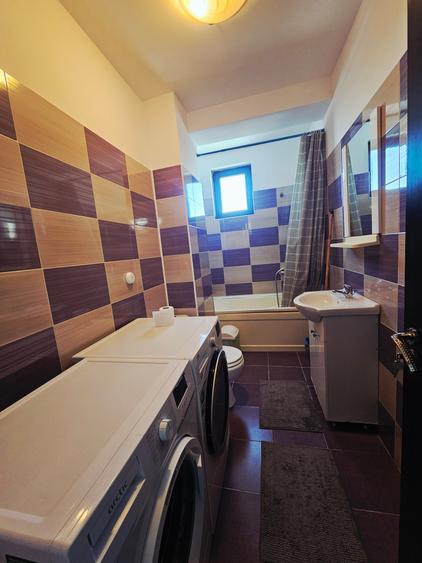 Apartament cu 3 camere semidecomandat, mobilat în Bucureștii Noi