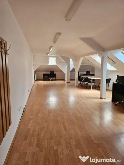 Casă cu 5 camere cu Teren 153 Mp în Podgoria