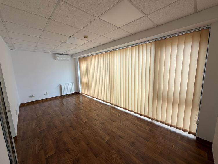 Casă individuală cu 13 camere cu Canalizare în Banu Manta
