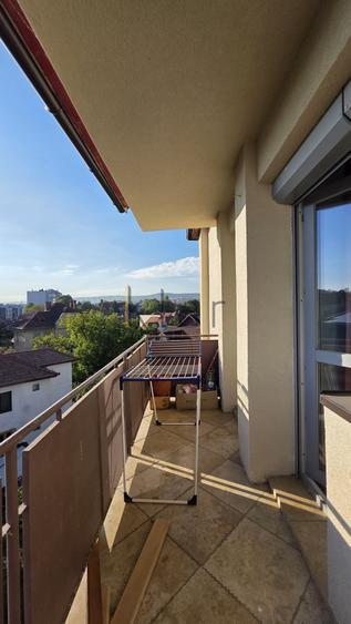 Apartament cu 3 camere decomandat, mobilat în Central