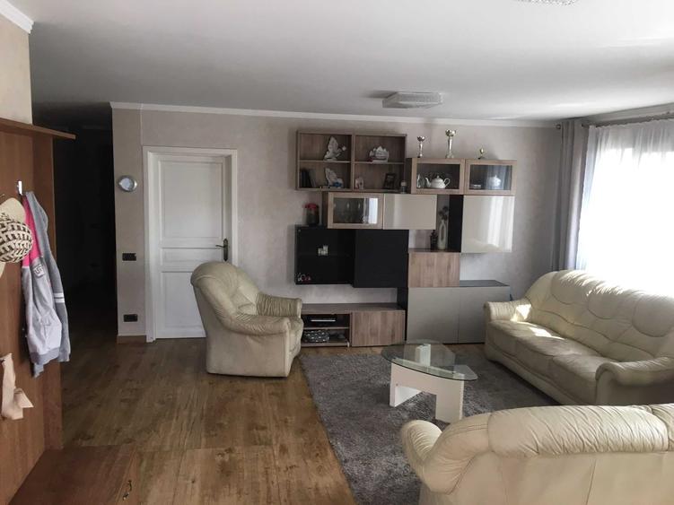 Casă cu 4 camere în Central