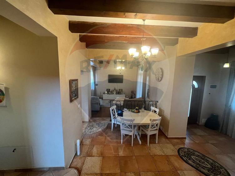 Casă cu 4 camere cu Teren 328 Mp în Golești