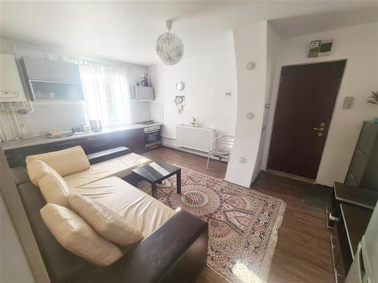 Apartament cu 2 camere decomandat, mobilat în Craiter