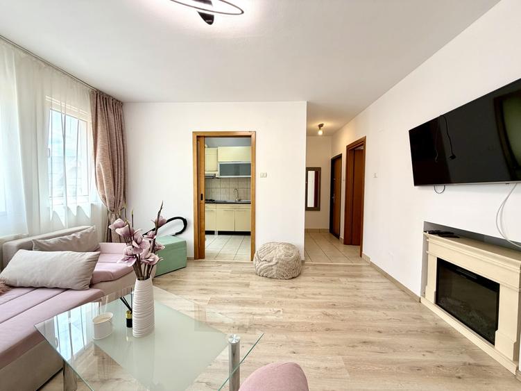 Apartament cu 3 camere decomandat, mobilat în Dumbrăvița