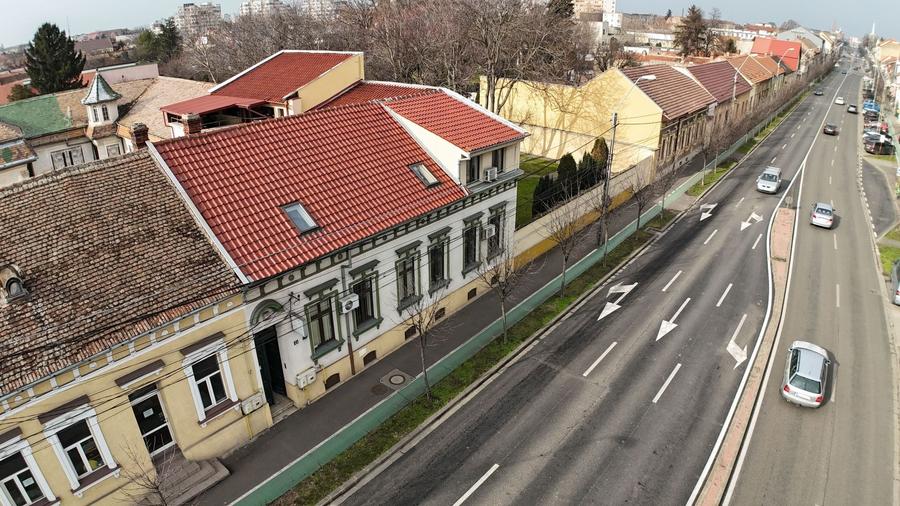 Casă individuală cu 13 camere cu Canalizare în Elisabetin
