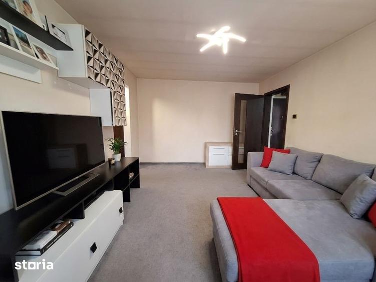Apartament cu 2 camere, mobilat în Est