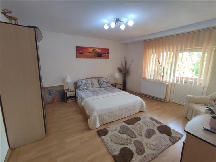 Casă individuală cu 9 camere cu Teren 186 Mp în Doamna Ghica