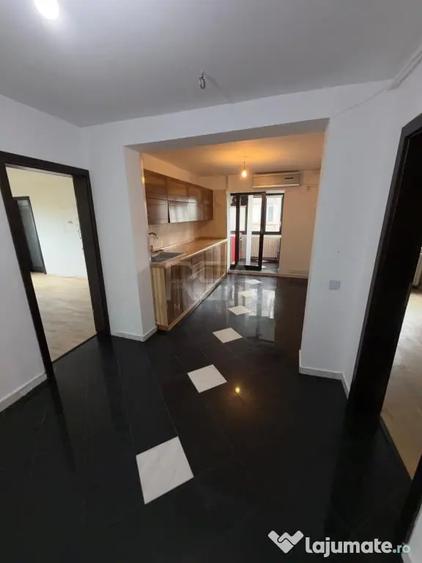 Apartament cu 4 camere semidecomandat în Crângași