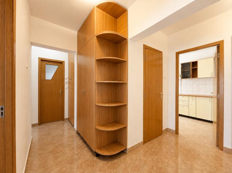 Apartament cu 3 camere decomandat în Iancului