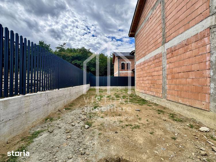 Casă cu 4 camere cu Teren 290 Mp în Central