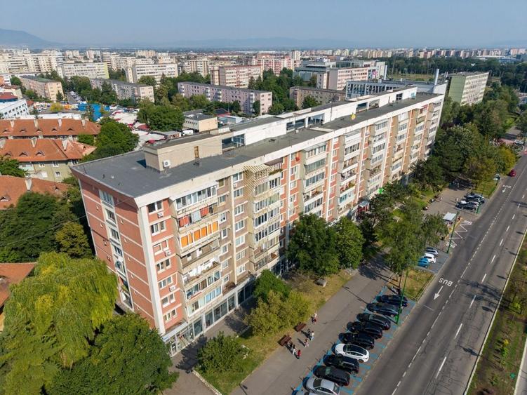 Apartament cu 3 camere semidecomandat în Gării