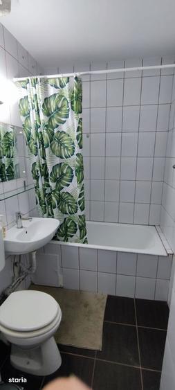 Apartament cu 3 camere semidecomandat în Drumul Taberei