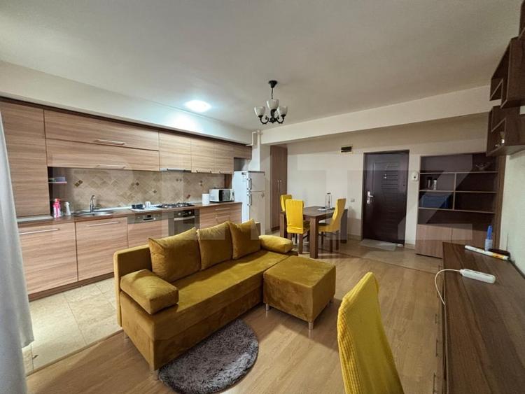 Apartament cu 3 camere semidecomandat, mobilat în Florești