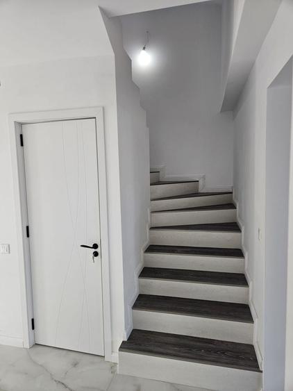 Casă individuală cu 4 camere cu Canalizare în Exterior Vest