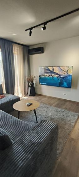 Apartament cu 3 camere semidecomandat în Romanilor
