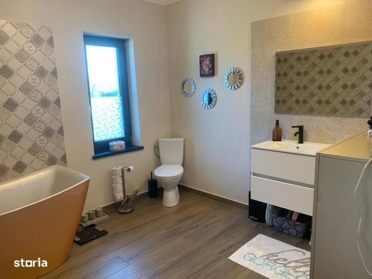 Casă cu 4 camere cu Teren 600 Mp în Sadu