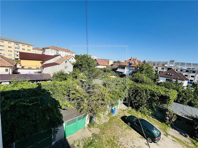 Apartament cu 2 camere decomandat în Ștrand