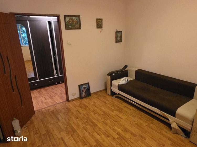 Apartament cu 3 camere decomandat în Dristor