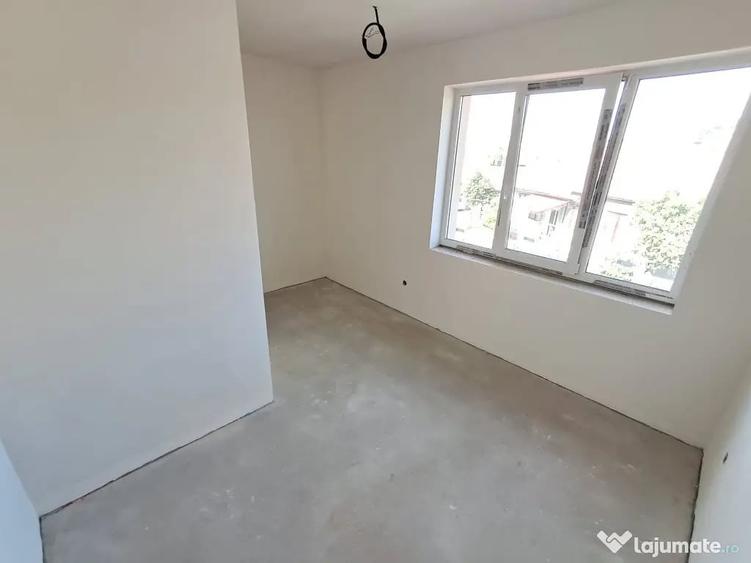Casă cu 5 camere cu Teren 601 Mp în Central