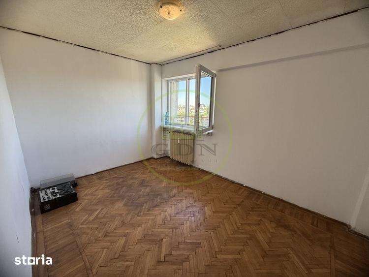 Apartament cu 4 camere semidecomandat în Calea București