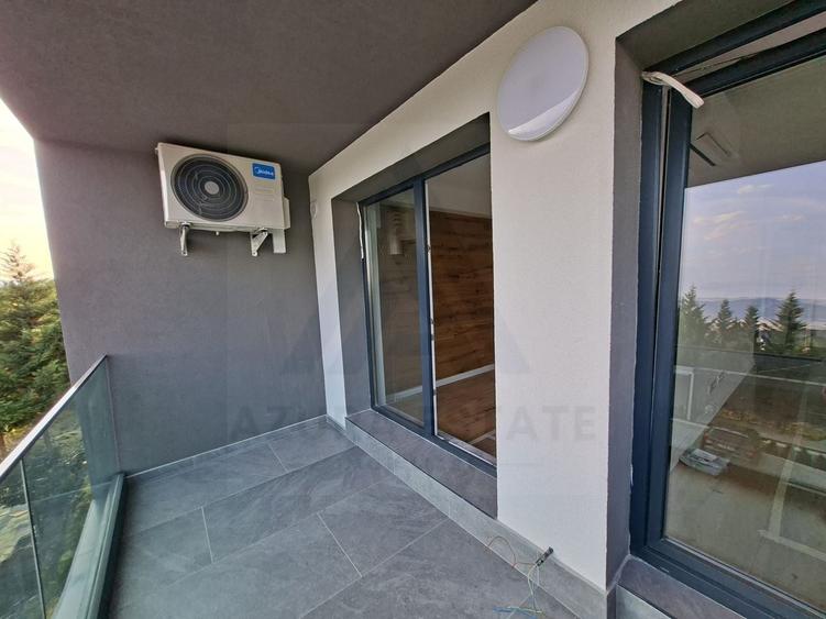 Apartament cu 3 camere decomandat în Cristian