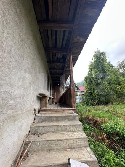 Casă individuală cu 7 camere cu Teren 660 Mp în Nepos