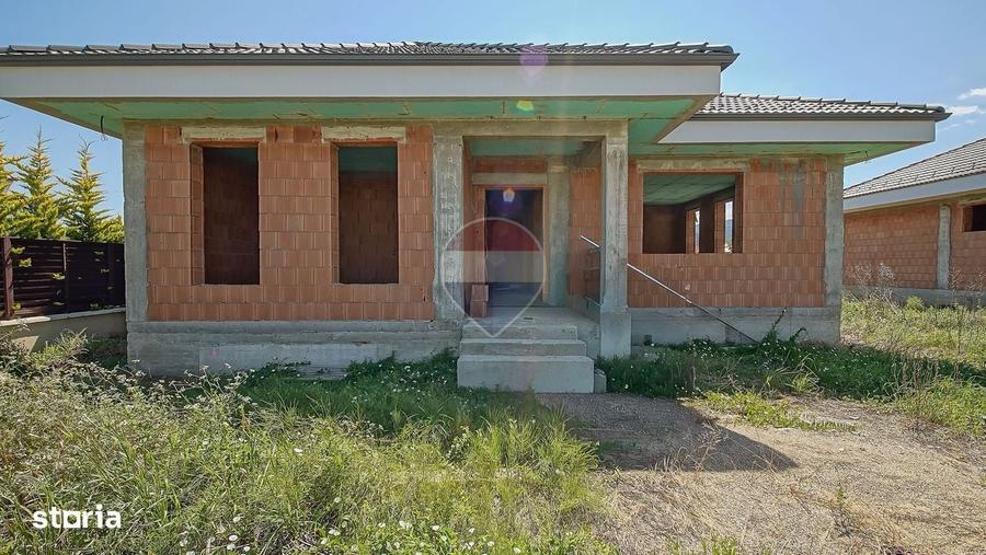 Casă cu 4 camere în Cristian