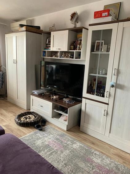 Apartament cu 3 camere semidecomandat în Grădiște