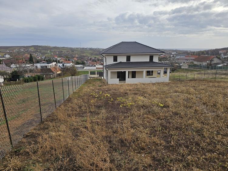 Casă cu 4 camere cu Teren 1000 Mp în Dealuri Oradea