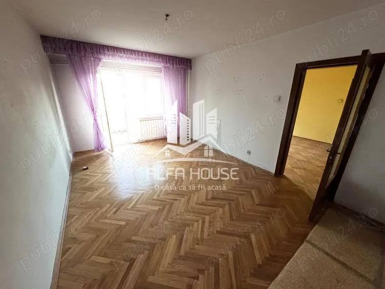Apartament cu 4 camere semidecomandat în Central