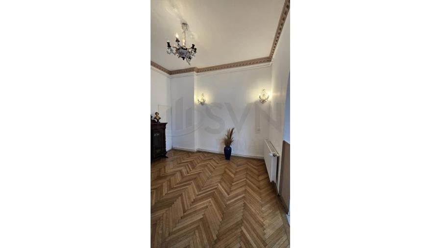 Apartament cu 3 camere circular, mobilat în Ferdinand