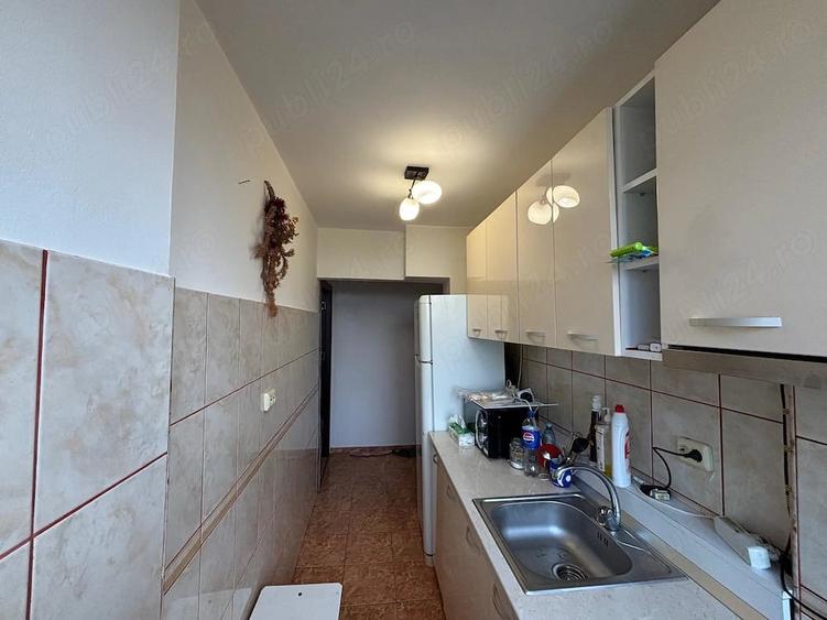 Apartament cu 3 camere semidecomandat în Central