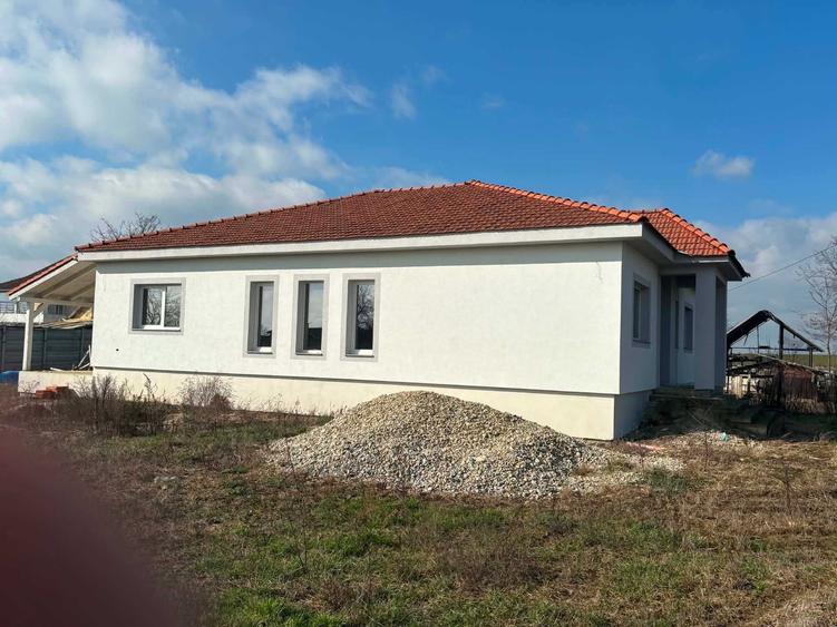 Casă cu 3 camere în Girișu de Criș