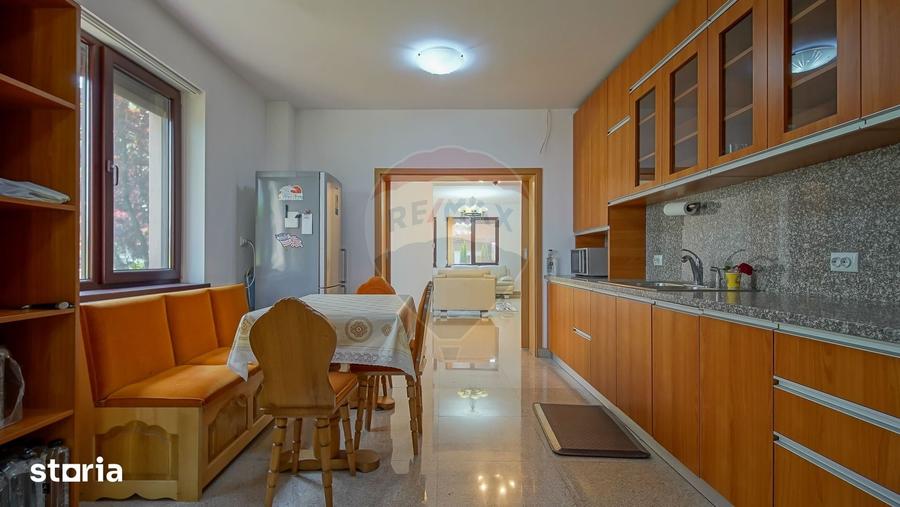 Casă cu 6 camere cu Teren 530 Mp în Dârste