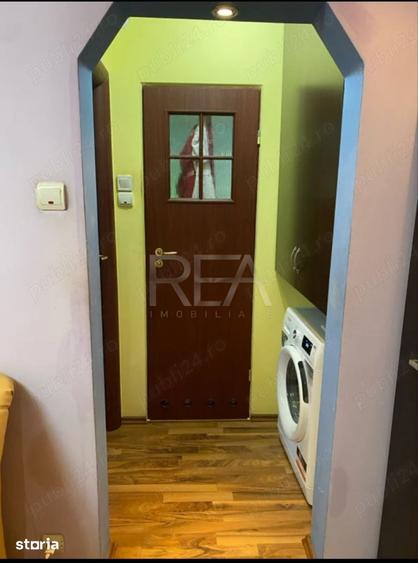 Apartament cu 3 camere semidecomandat în Centrul Civic