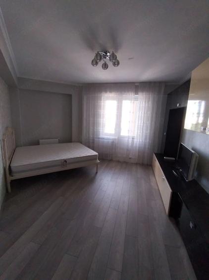 Garsonieră decomandată în Cișmigiu