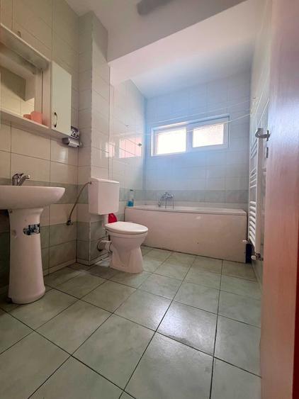 Apartament cu 2 camere semidecomandat în Independenței