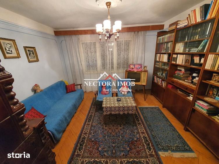 Casă cu 7 camere cu Teren 2300 Mp în Orașul Nou