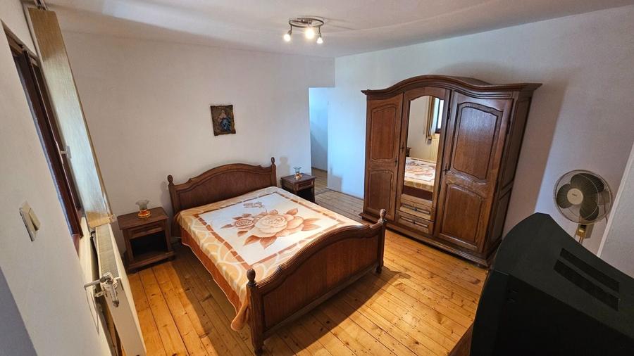 Doua case in aceeasi curte proprietate ideala pentru doua familii Zona Parneava - 16