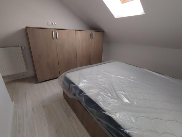 Apartament cu 4 camere semidecomandat în Florești