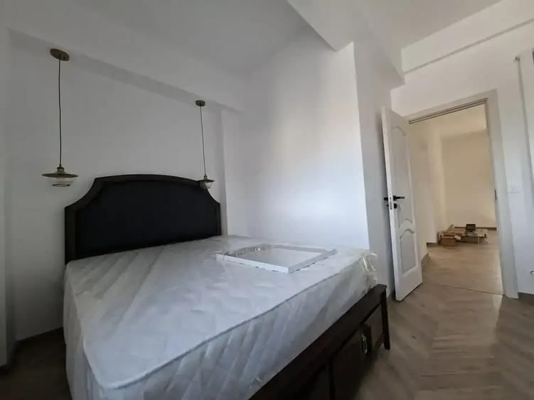 Apartament cu 3 camere semidecomandat în Universitate