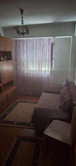 Apartament cu 3 camere decomandat în Decebal