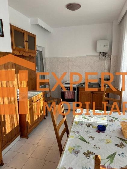 Casă individuală cu 7 camere cu Canalizare în Eforie Nord