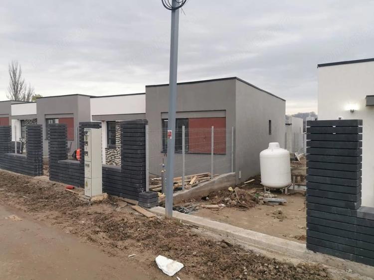 Casă cu Teren 250 Mp în Plaiul Vulcanești
