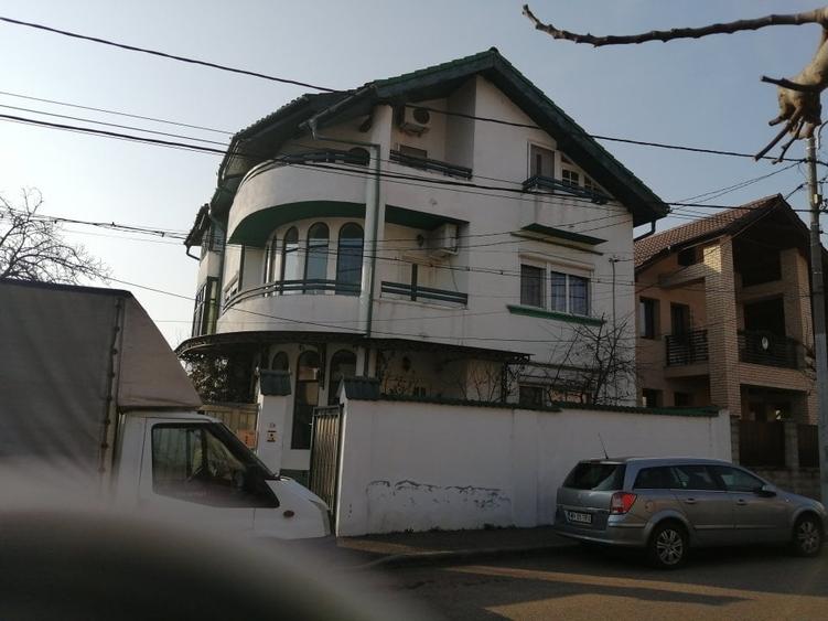 V&acirc;nd casa parter, etaj, mansarda, 440 mp, curte 120 mp, 2 scări de ac - 1