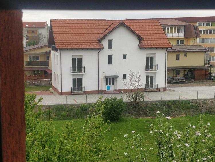 Apartament cu 3 camere semidecomandat în Apahida