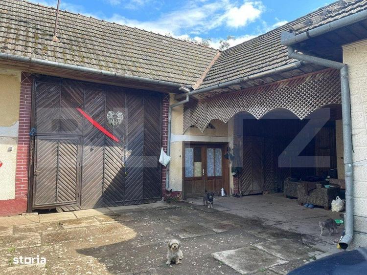 Casă cu 4 camere în Acriș