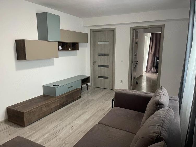 Apartament cu 3 camere semidecomandat în Central