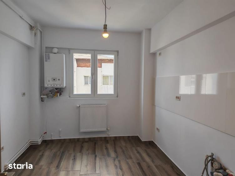 Apartament cu 3 camere decomandat în Mioriței