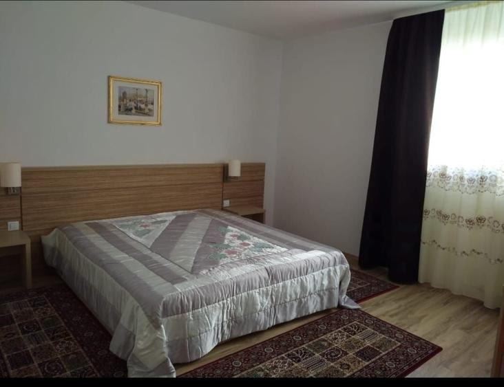 Apartament cu 2 camere semidecomandat, mobilat în Central